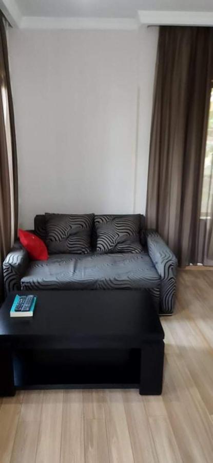 Guesthouse Zeinabi Tbilisi Bagian luar foto