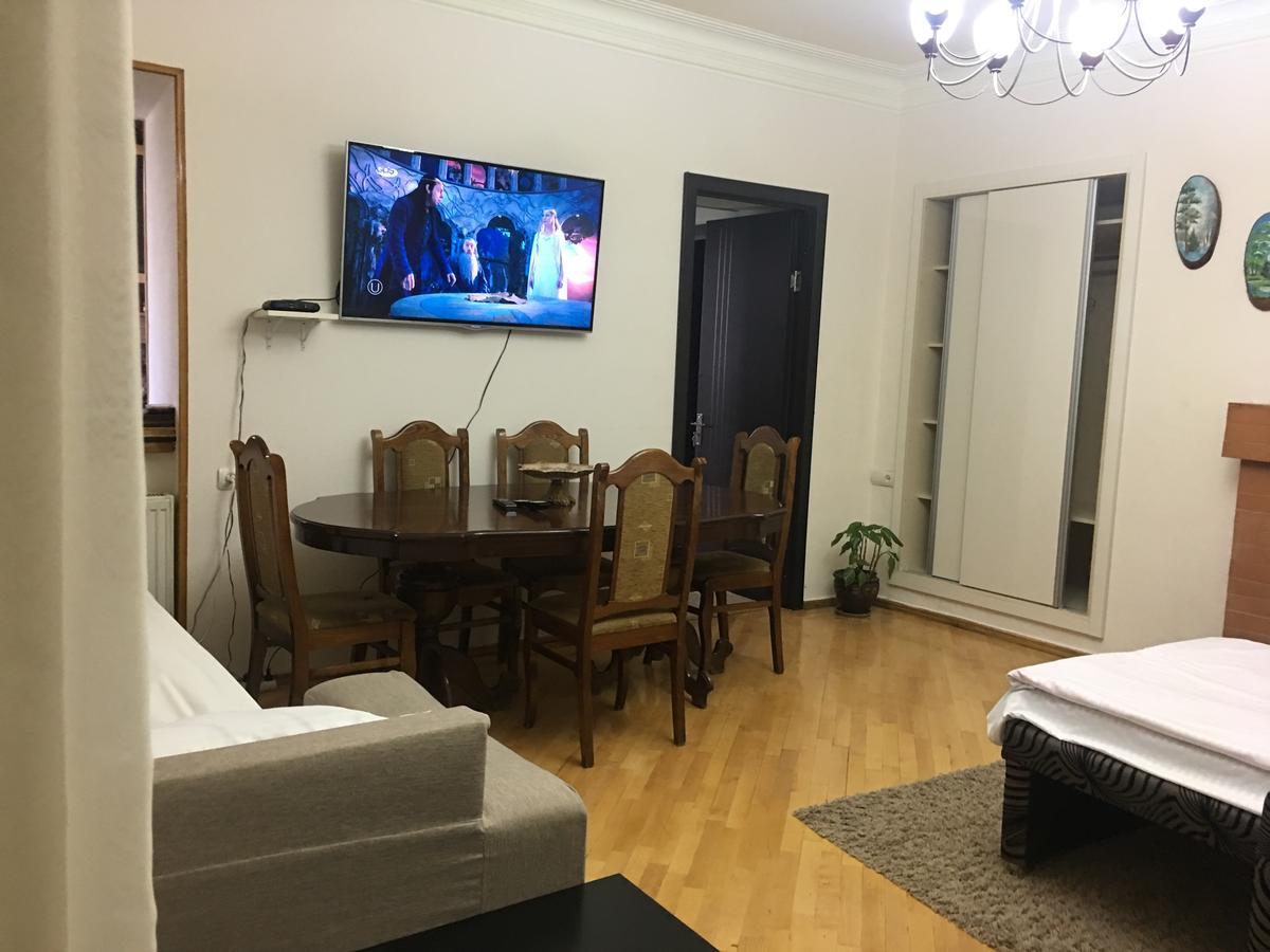 Guesthouse Zeinabi Tbilisi Bagian luar foto