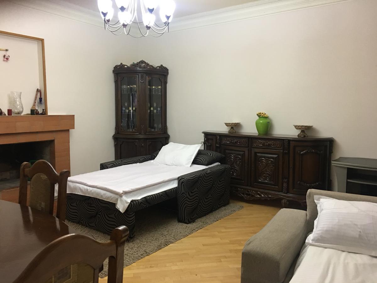 Guesthouse Zeinabi Tbilisi Bagian luar foto