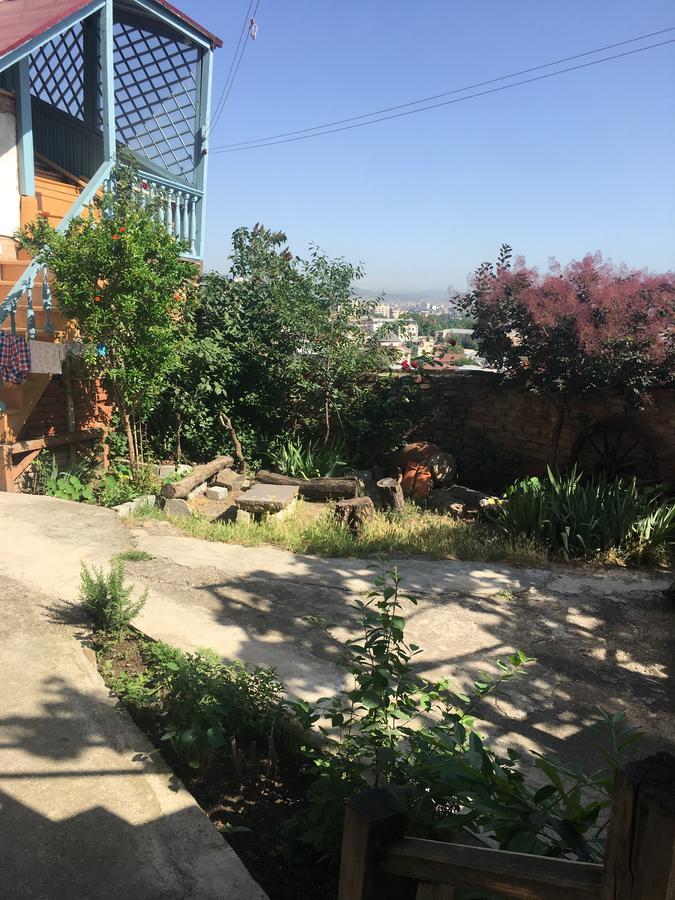 Guesthouse Zeinabi Tbilisi Bagian luar foto