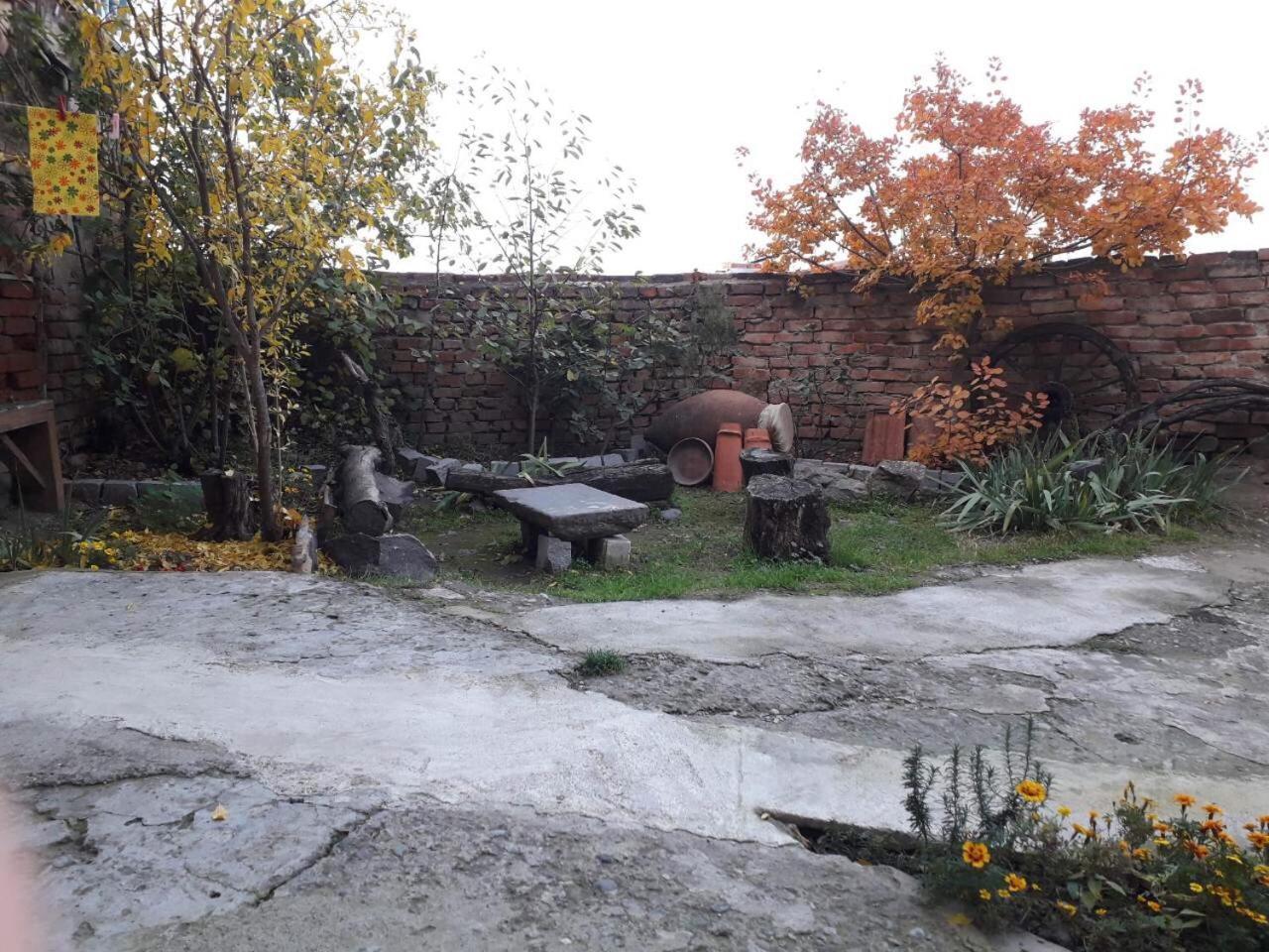 Guesthouse Zeinabi Tbilisi Bagian luar foto